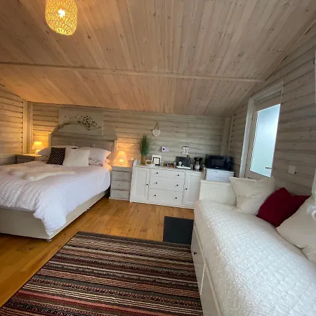 Adorable In The Countryside פורטלויס